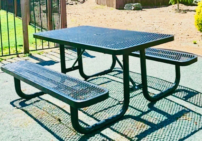 Picnic table